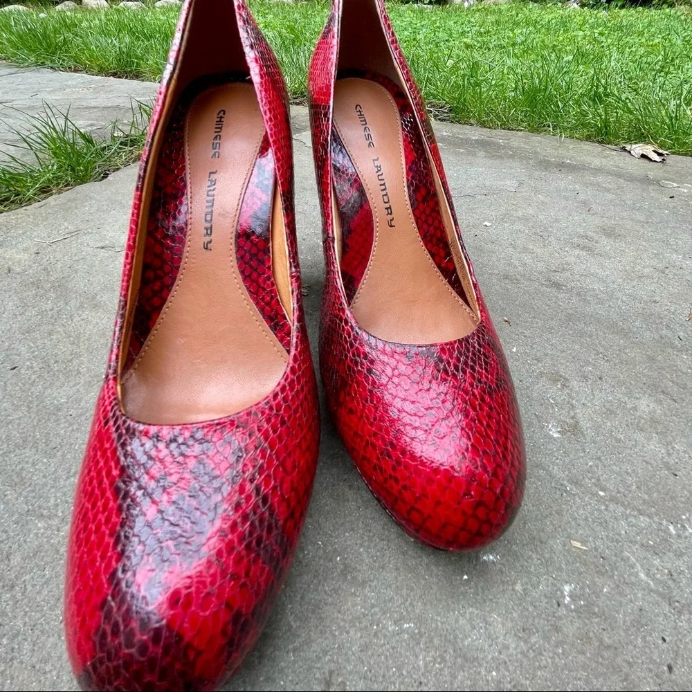 Chinese Laundry Red Snakeskin stilettos 👠